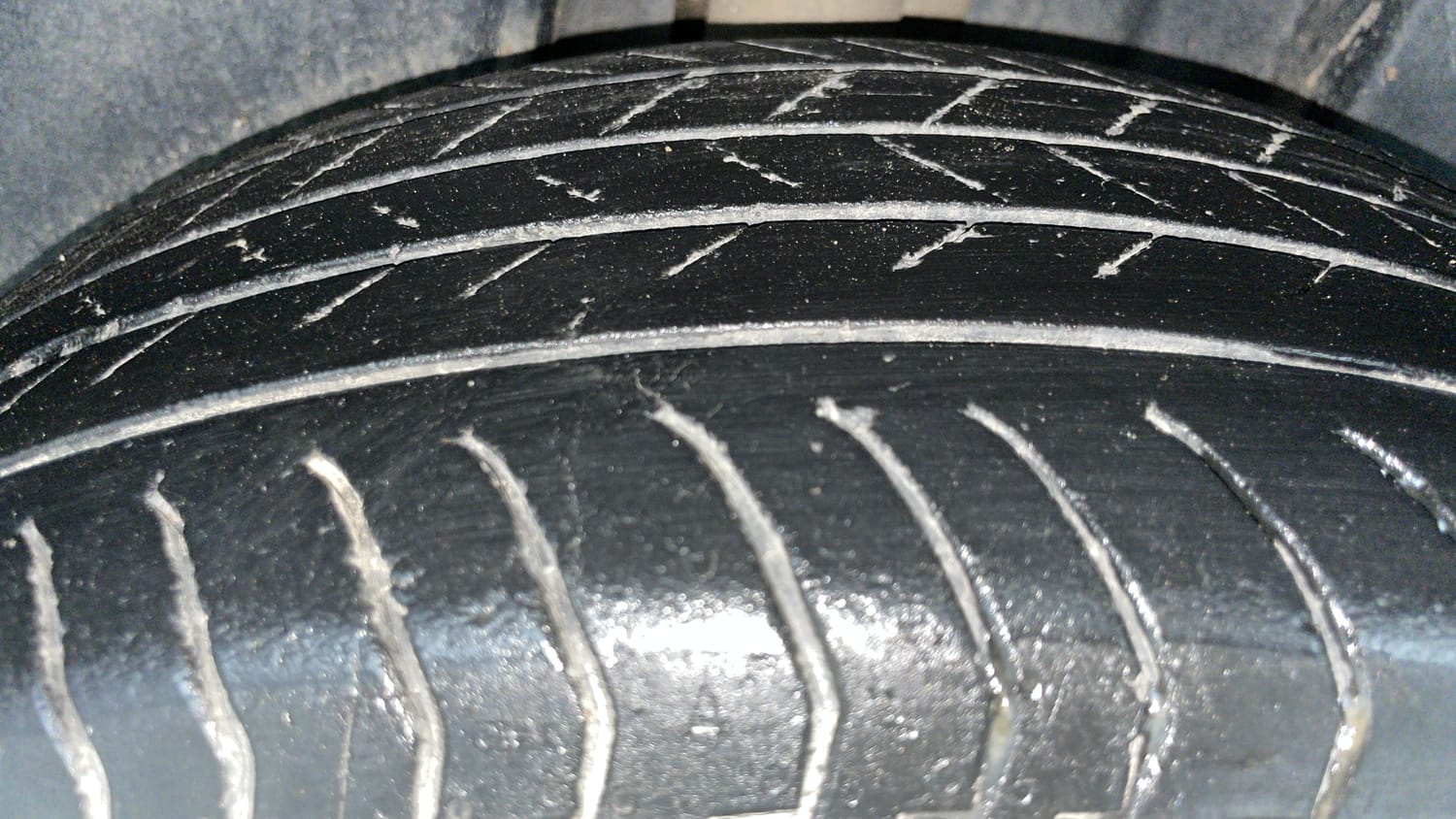 Used 2023 Skoda Kushaq Ambition 1.0L TSI MT Petrol Manual tyres RIGHT REAR TYRE TREAD VIEW