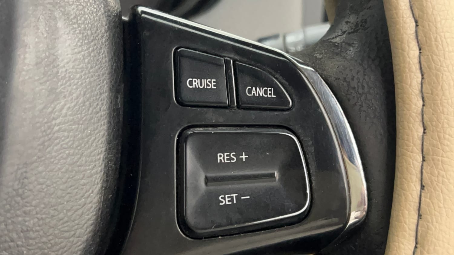 Used 2016 Maruti Suzuki Vitara Brezza ZDi+ Dual Tone Diesel Manual top_features Cruise control
