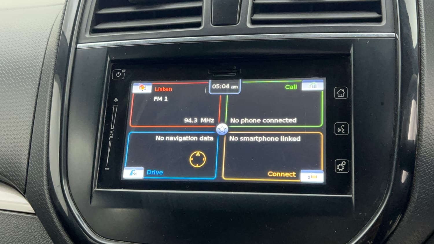 Used 2016 Maruti Suzuki Vitara Brezza ZDi+ Dual Tone Diesel Manual top_features Integrated (in-dash) music system