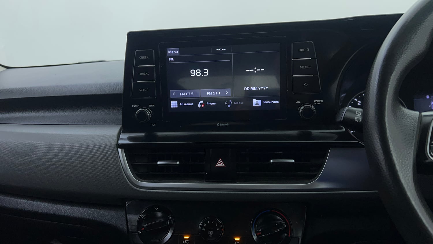 Used 2020 Kia Seltos HTK Plus D Diesel Manual top_features Integrated (in-dash) music system