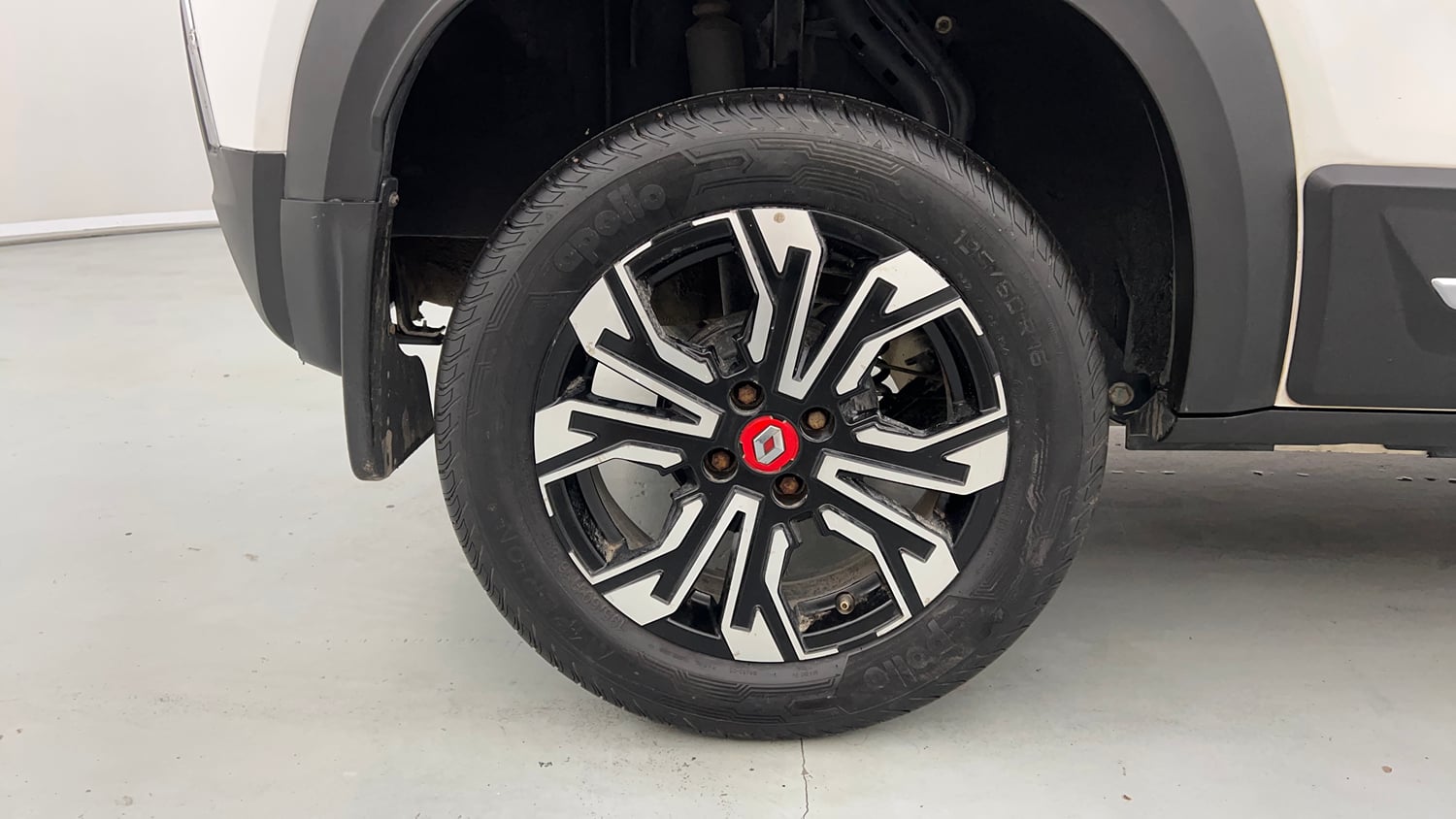 Used 2022 Renault Kiger RXZ Turbo CVT Petrol Automatic tyres RIGHT REAR TYRE RIM VIEW