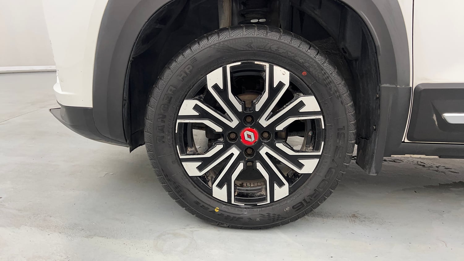 Used 2022 Renault Kiger RXZ Turbo CVT Petrol Automatic tyres LEFT FRONT TYRE RIM VIEW