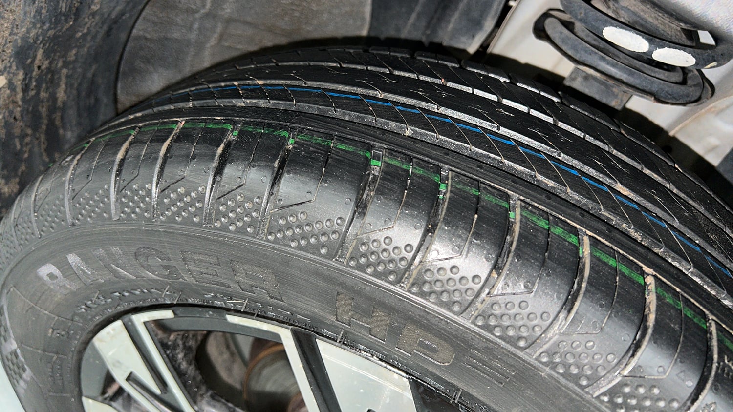 Used 2022 Renault Kiger RXZ Turbo CVT Petrol Automatic tyres RIGHT FRONT TYRE TREAD VIEW