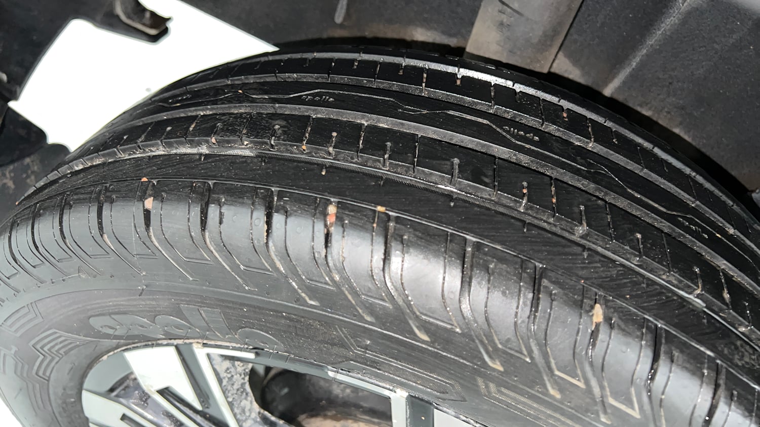 Used 2022 Renault Kiger RXZ Turbo CVT Petrol Automatic tyres RIGHT REAR TYRE TREAD VIEW