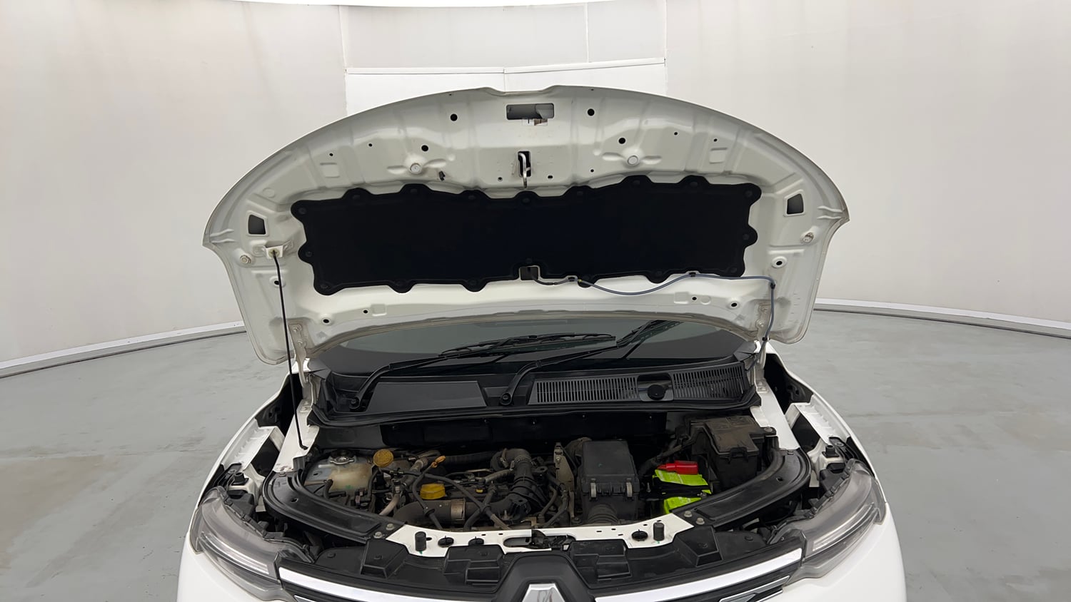 Used 2022 Renault Kiger RXZ Turbo CVT Petrol Automatic engine ENGINE & BONNET OPEN FRONT VIEW