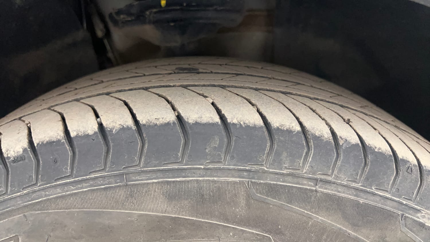 Used 2022 Skoda Kushaq Style 1.0L TSI AT Petrol Automatic tyres RIGHT FRONT TYRE TREAD VIEW