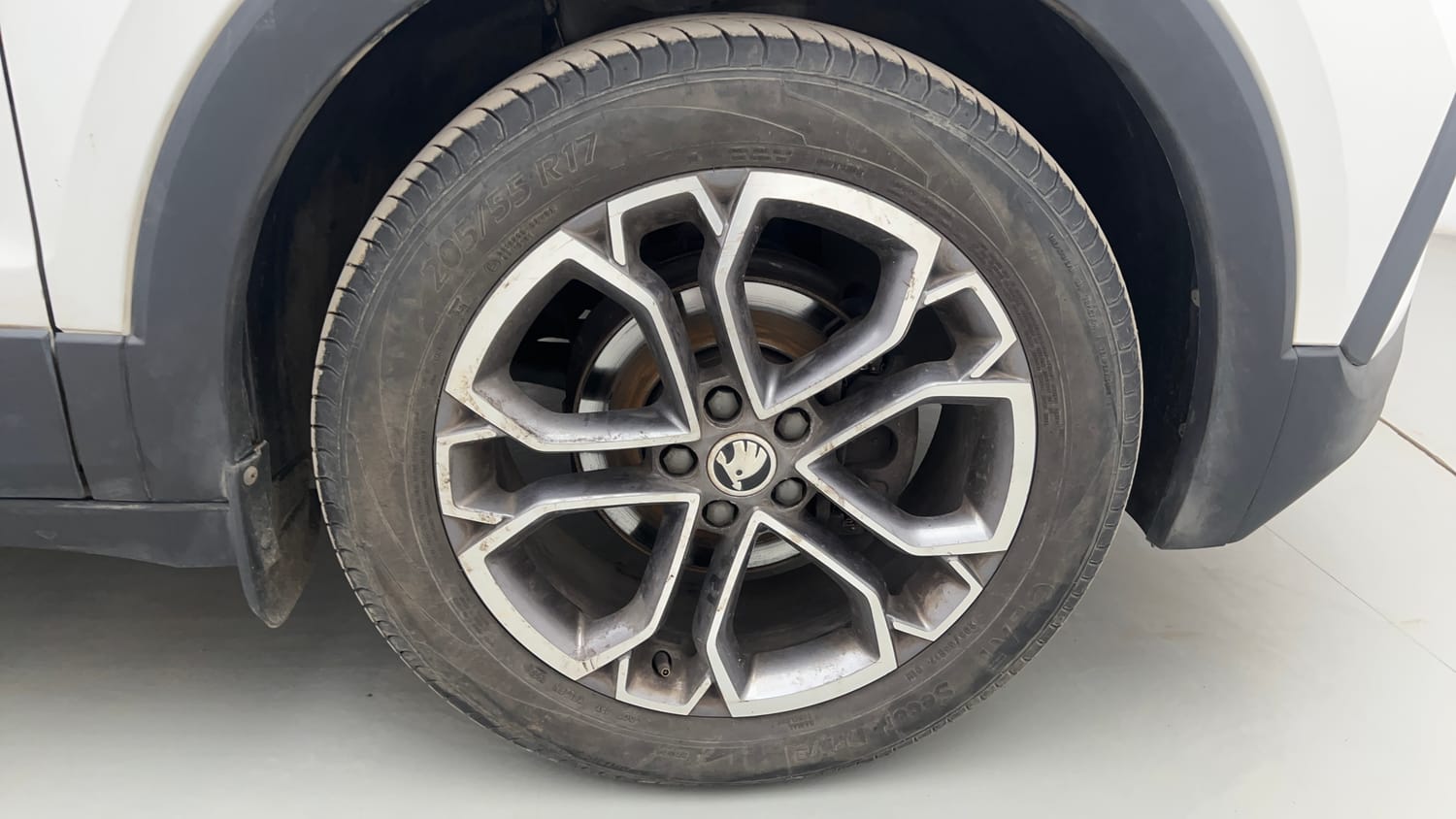 Used 2022 Skoda Kushaq Style 1.0L TSI AT Petrol Automatic tyres RIGHT FRONT TYRE RIM VIEW