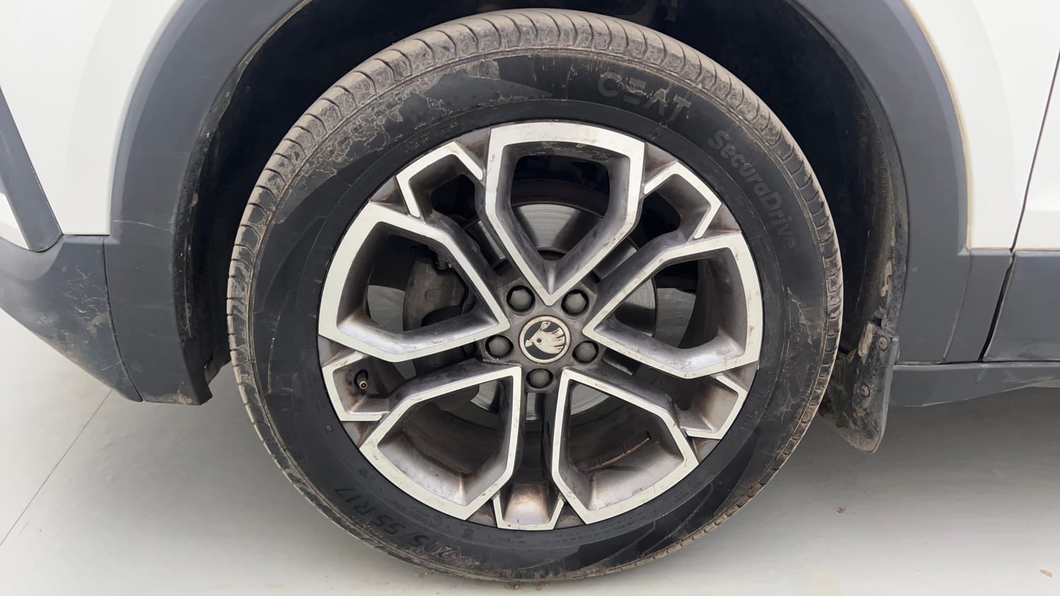 Used 2022 Skoda Kushaq Style 1.0L TSI AT Petrol Automatic tyres LEFT FRONT TYRE RIM VIEW