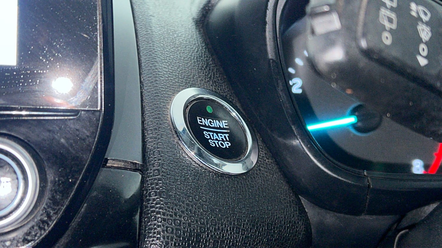 2018 Ford EcoSport Titanium + 1.5L Ti-VCT AT-42