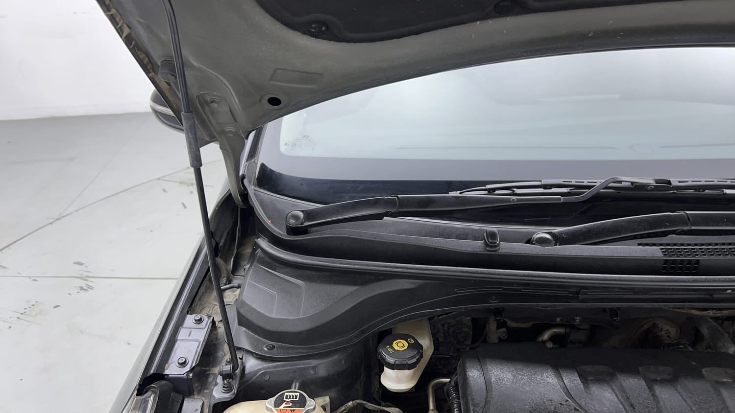 Used 2021 Hyundai Verna SX (O) 1.0 Turbo DCT Petrol Automatic engine ENGINE RIGHT SIDE HINGE & APRON VIEW