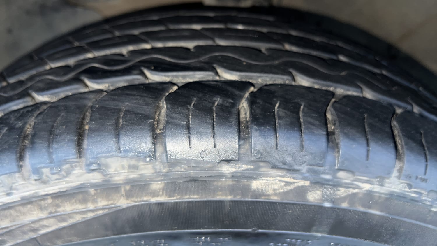 Used 2021 Hyundai Verna SX (O) 1.0 Turbo DCT Petrol Automatic tyres LEFT FRONT TYRE TREAD VIEW