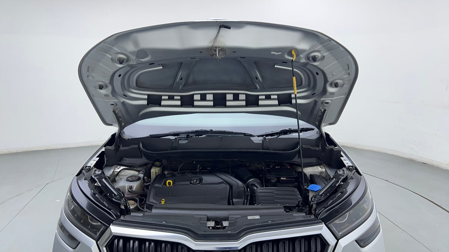 Used 2022 Skoda Kushaq Style 1.5L TSI MT Petrol Manual engine ENGINE & BONNET OPEN FRONT VIEW