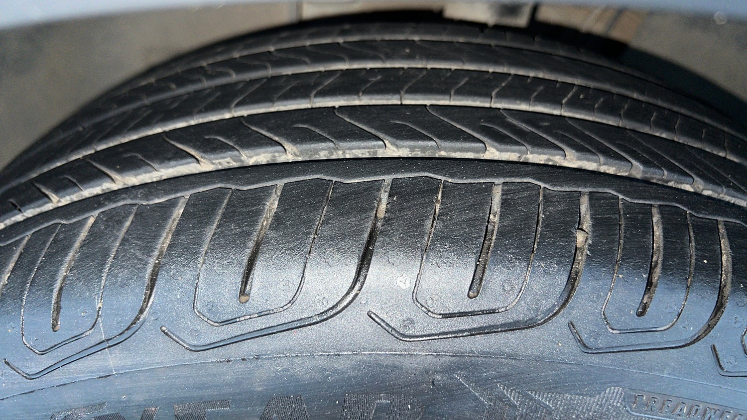 Used 2022 Skoda Kushaq Style 1.5L TSI MT Petrol Manual tyres LEFT FRONT TYRE TREAD VIEW