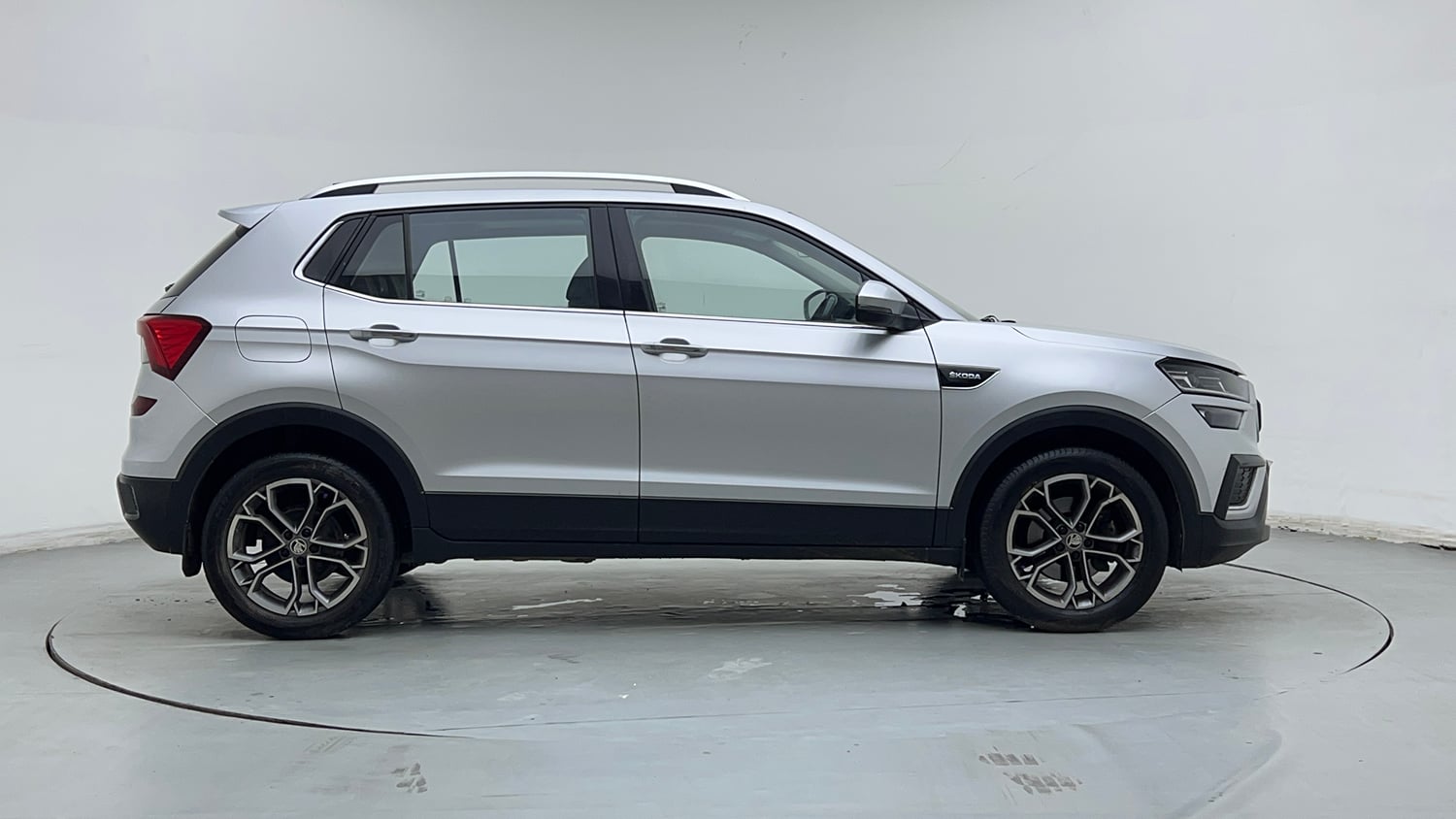 Used 2022 Skoda Kushaq Style 1.5L TSI MT Petrol Manual exterior RIGHT SIDE VIEW