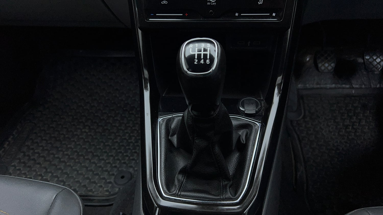 Used 2022 Skoda Kushaq Style 1.5L TSI MT Petrol Manual interior GEAR  KNOB VIEW