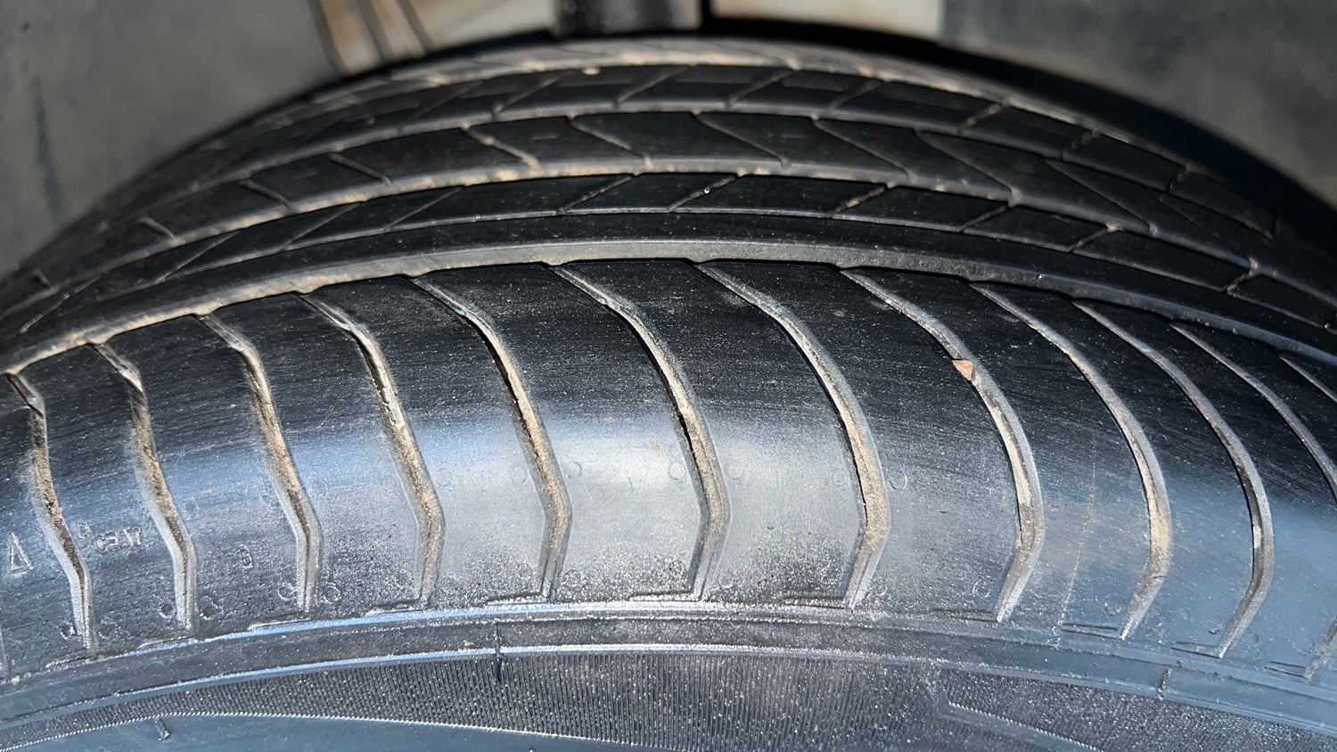 Used 2022 Skoda Kushaq Style 1.5L TSI MT Petrol Manual tyres RIGHT FRONT TYRE TREAD VIEW