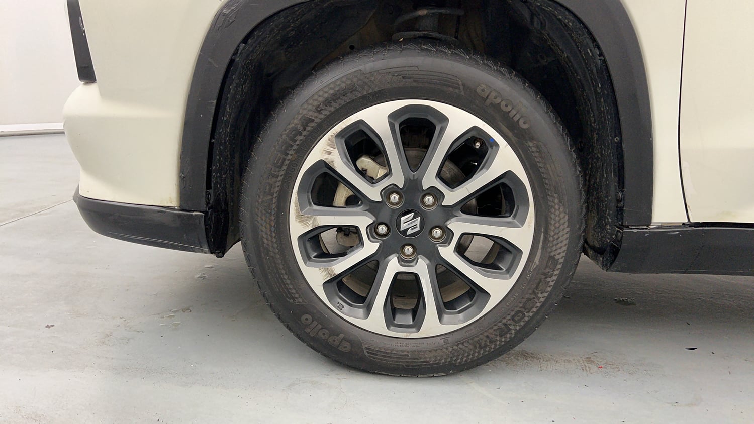 Used 2023 Maruti Suzuki Grand Vitara Alpha Plus Intelligent Hybrid eCVT Hybrid Automatic tyres LEFT FRONT TYRE RIM VIEW