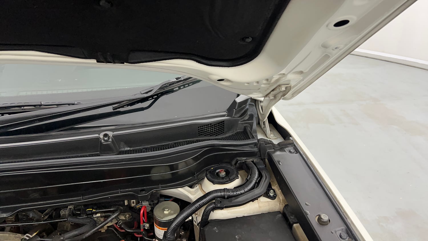 Used 2023 Maruti Suzuki Grand Vitara Alpha Plus Intelligent Hybrid eCVT Hybrid Automatic engine ENGINE LEFT SIDE HINGE & APRON VIEW