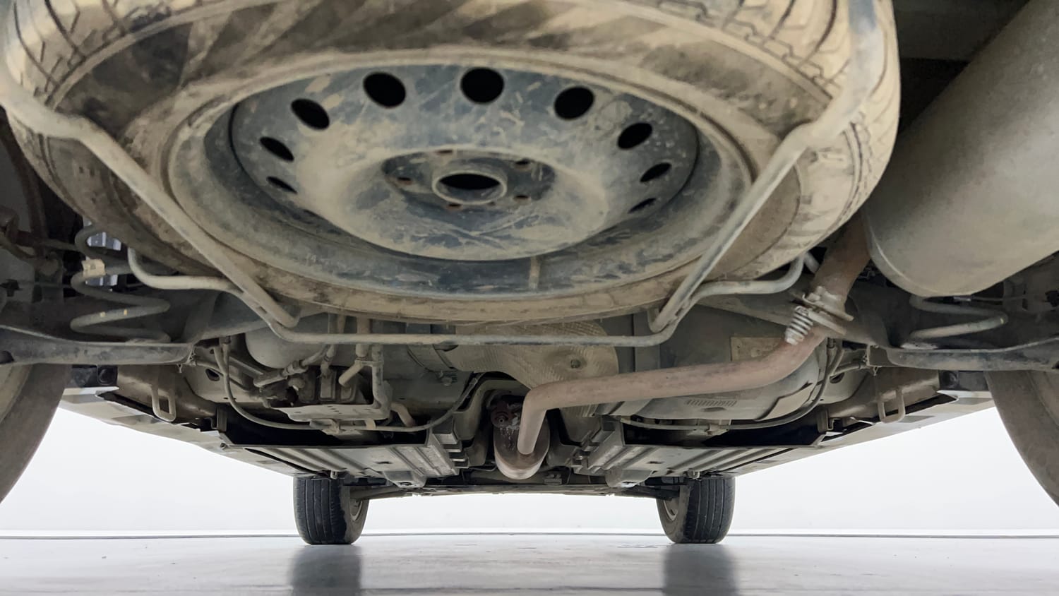 Used 2023 Maruti Suzuki Grand Vitara Alpha Plus Intelligent Hybrid eCVT Hybrid Automatic extra REAR UNDERBODY VIEW (TAKEN FROM REAR)