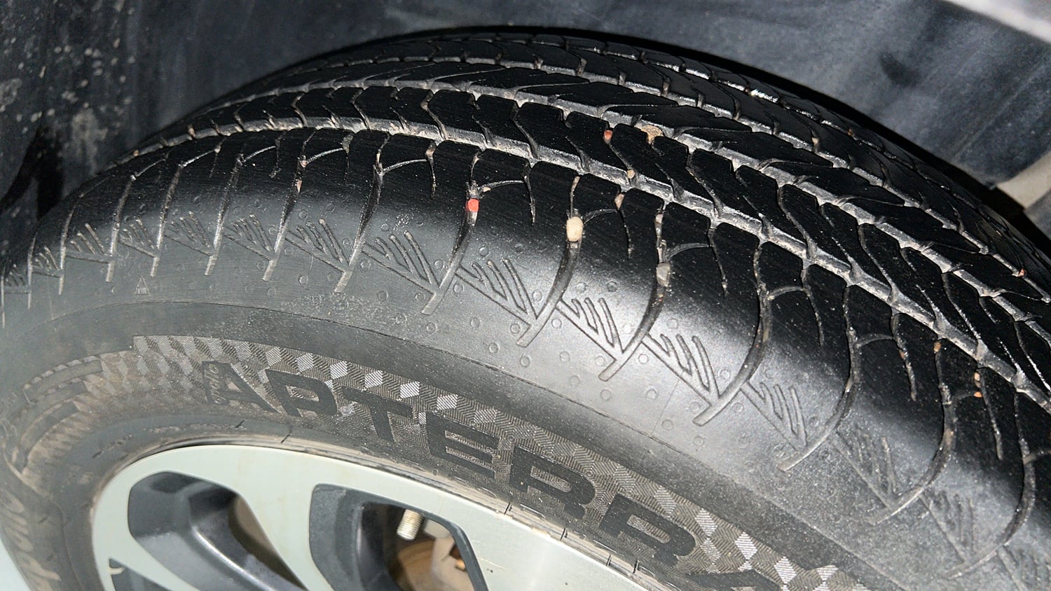 Used 2023 Maruti Suzuki Grand Vitara Alpha Plus Intelligent Hybrid eCVT Hybrid Automatic tyres LEFT REAR TYRE TREAD VIEW