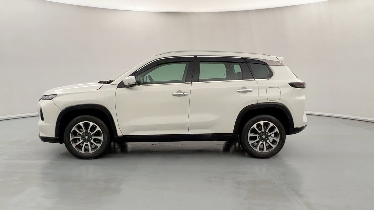 Used 2023 Maruti Suzuki Grand Vitara Alpha Plus Intelligent Hybrid eCVT Hybrid Automatic exterior LEFT SIDE VIEW