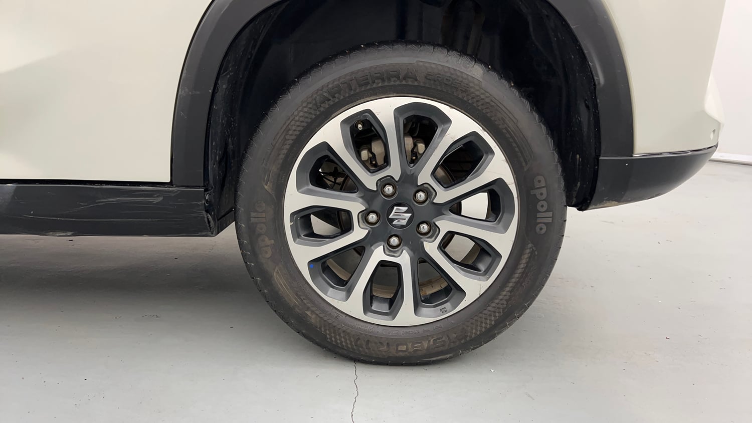 Used 2023 Maruti Suzuki Grand Vitara Alpha Plus Intelligent Hybrid eCVT Hybrid Automatic tyres LEFT REAR TYRE RIM VIEW