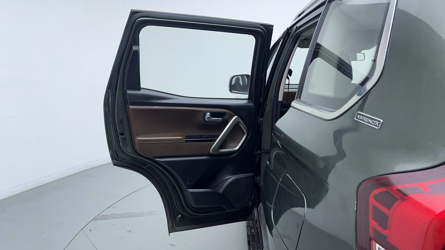 2022 Mahindra Scorpio N Z8 L Diesel AT 2WD 6 STR-22