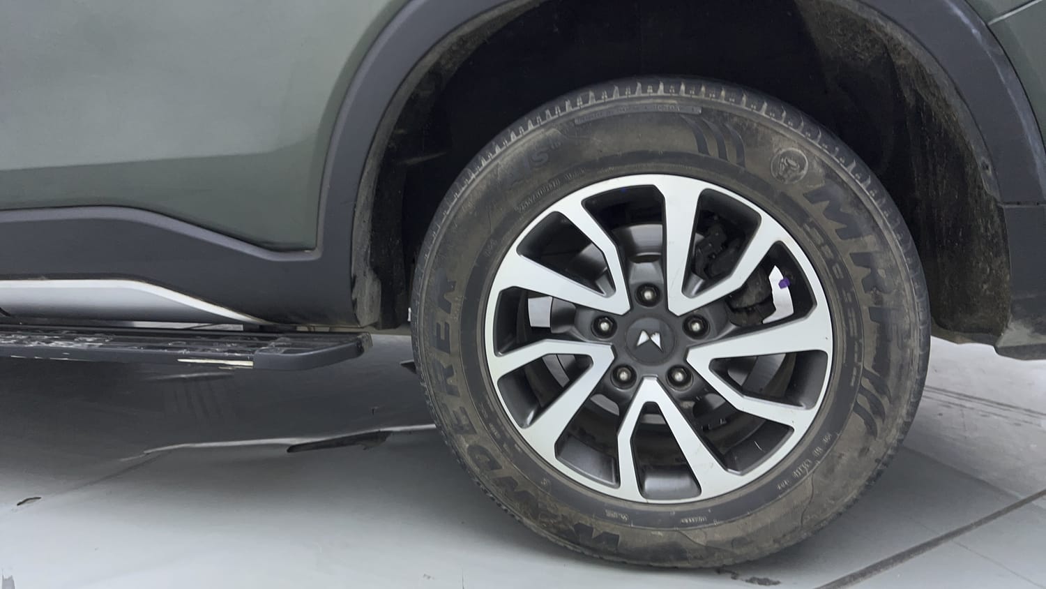 2022 Mahindra Scorpio N Z8 L Diesel AT 2WD 6 STR-36