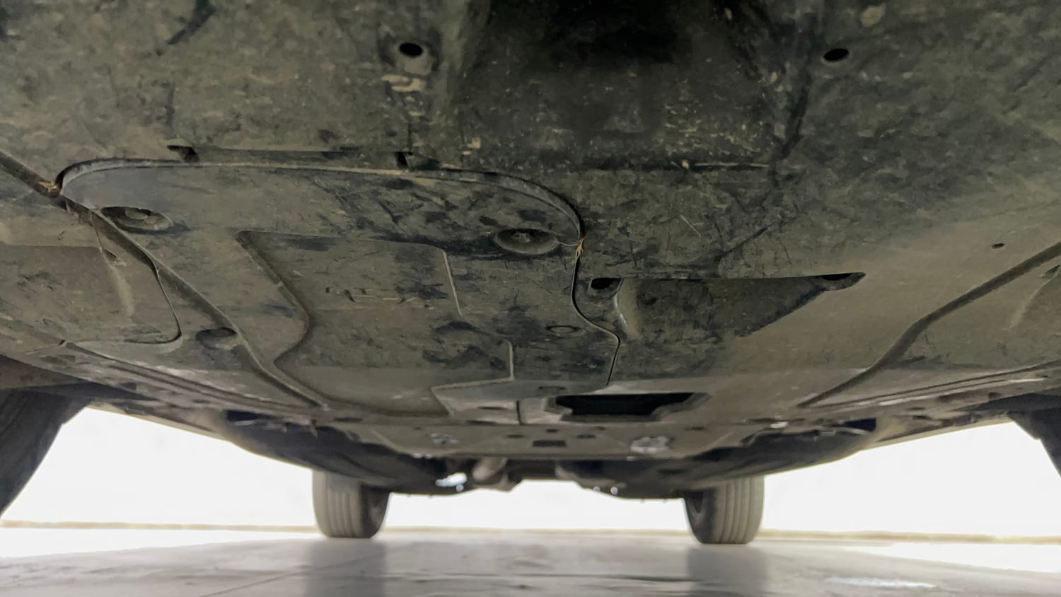 Used 2023 Hyundai Tucson Signature 2.0 AT Petrol Petrol Automatic extra FRONT LEFT UNDERBODY VIEW