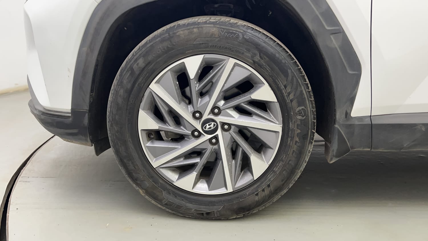 Used 2023 Hyundai Tucson Signature 2.0 AT Petrol Petrol Automatic tyres LEFT FRONT TYRE RIM VIEW