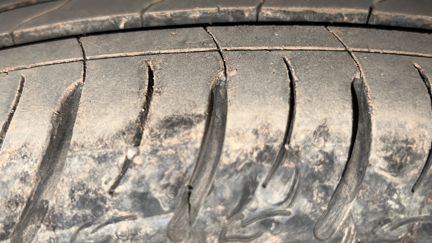 Used 2023 Hyundai Tucson Signature 2.0 AT Petrol Petrol Automatic tyres RIGHT FRONT TYRE TREAD VIEW