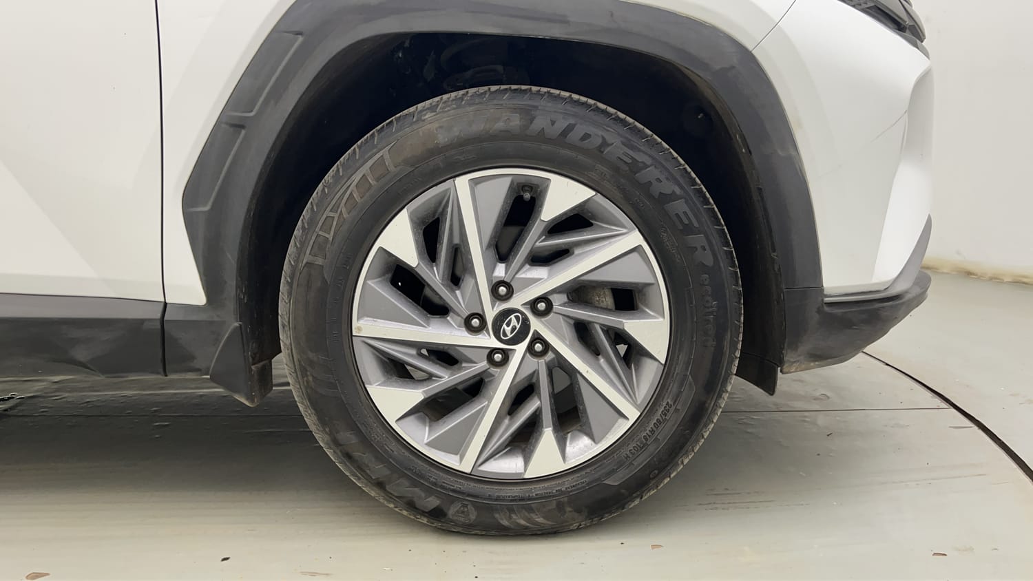 Used 2023 Hyundai Tucson Signature 2.0 AT Petrol Petrol Automatic tyres RIGHT FRONT TYRE RIM VIEW