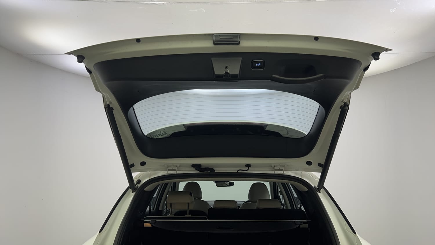 Used 2023 Hyundai Tucson Signature 2.0 AT Petrol Petrol Automatic interior DICKY DOOR OPEN VIEW