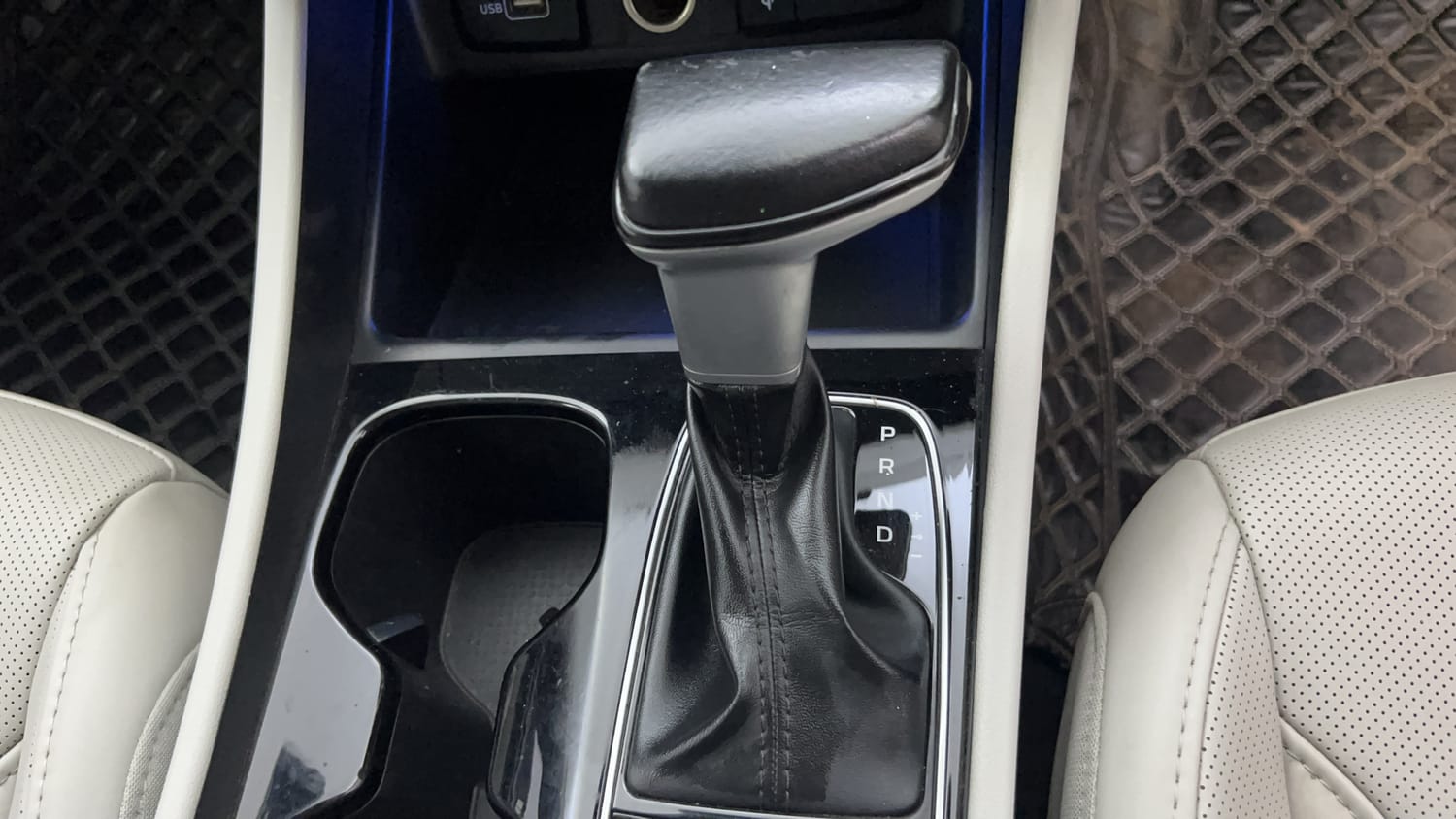 Used 2023 Hyundai Tucson Signature 2.0 AT Petrol Petrol Automatic interior GEAR  KNOB VIEW