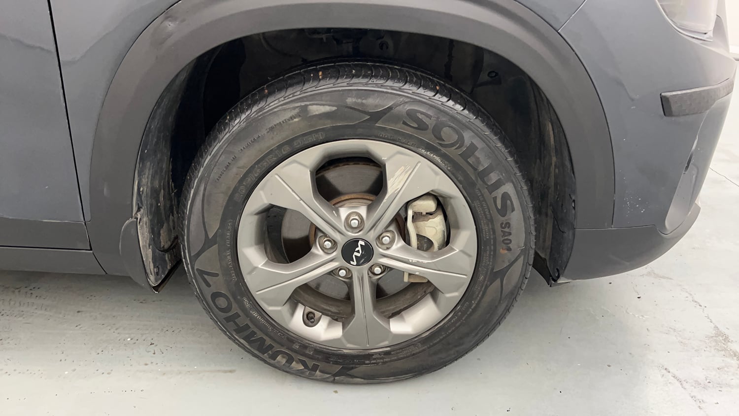 Used 2023 Kia Seltos HTK Plus 1.5 Turbo Petrol iMT Petrol Manual tyres RIGHT FRONT TYRE RIM VIEW