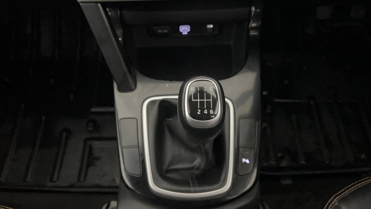Used 2023 Kia Seltos HTK Plus 1.5 Turbo Petrol iMT Petrol Manual interior GEAR  KNOB VIEW