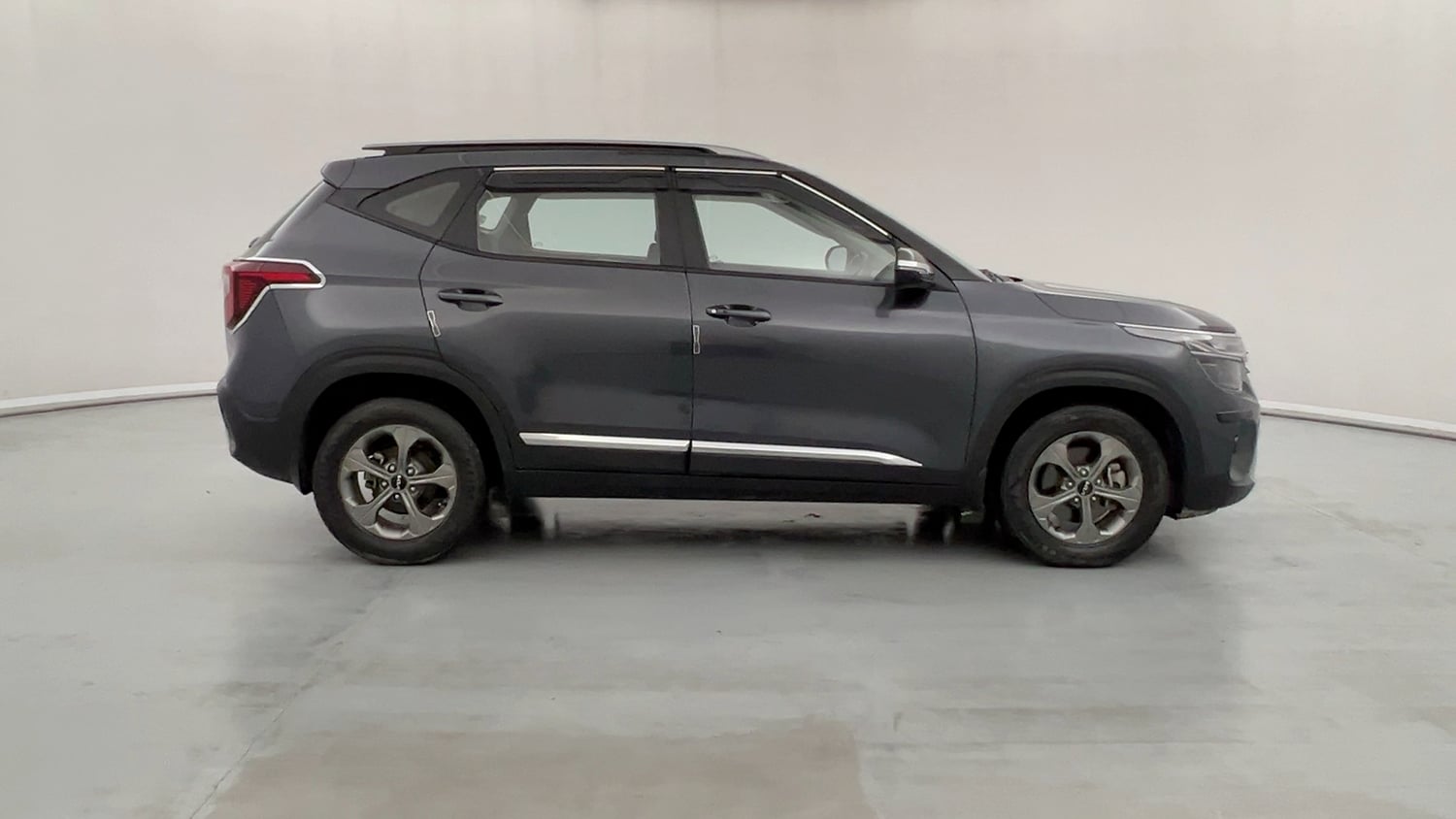 Used 2023 Kia Seltos HTK Plus 1.5 Turbo Petrol iMT Petrol Manual exterior RIGHT SIDE VIEW