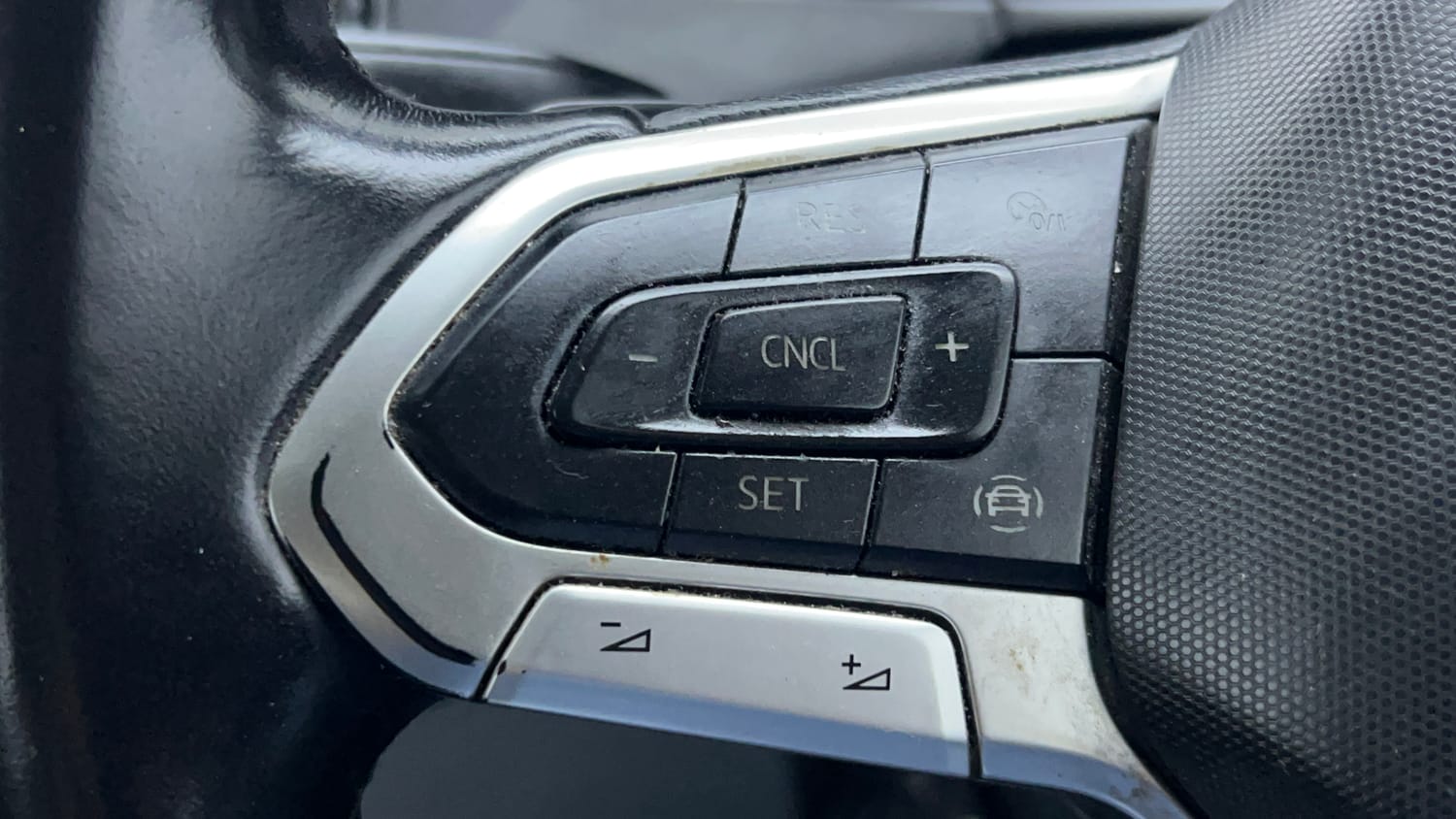 2021 Volkswagen Taigun Topline 1.0 TSI AT-41