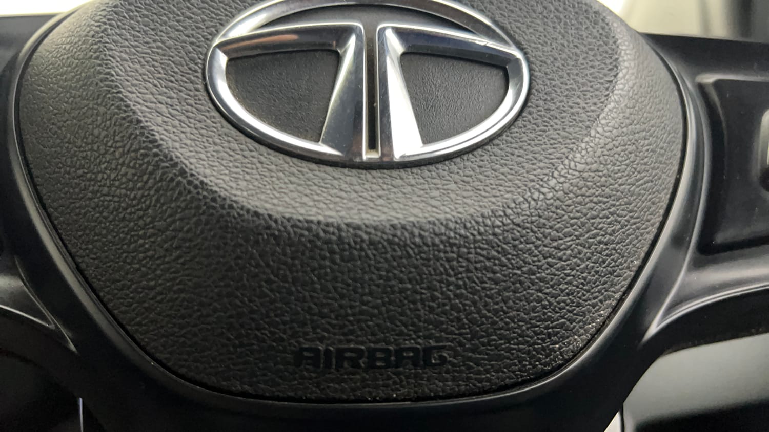 Used 2022 Tata Tiago XT CNG Cng Manual top_features Airbags