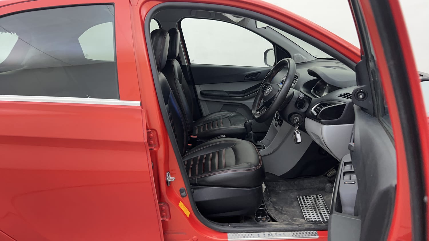 Used 2022 Tata Tiago XT CNG Cng Manual interior RIGHT SIDE FRONT DOOR CABIN VIEW