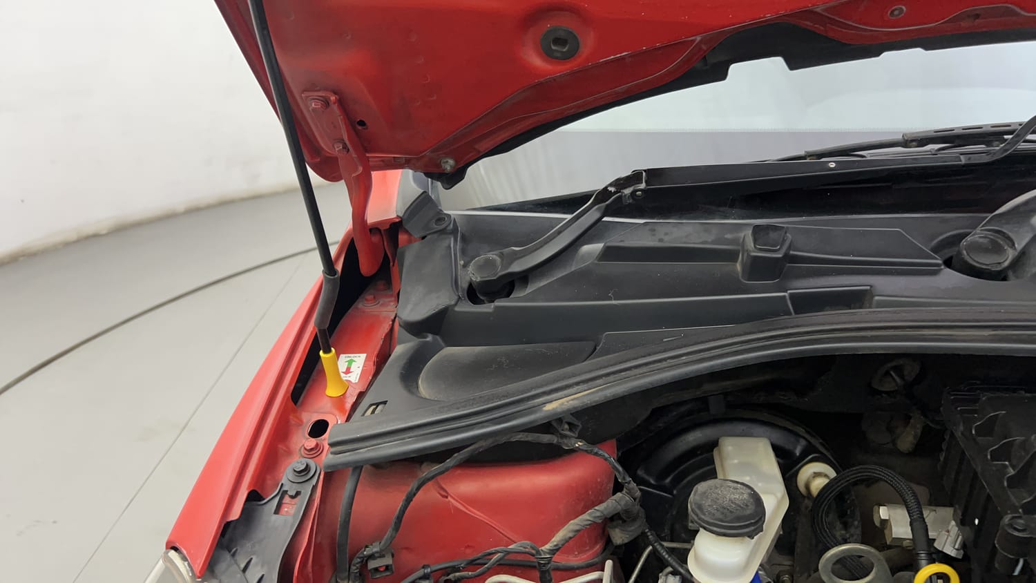 Used 2022 Tata Tiago XT CNG Cng Manual engine ENGINE RIGHT SIDE HINGE & APRON VIEW