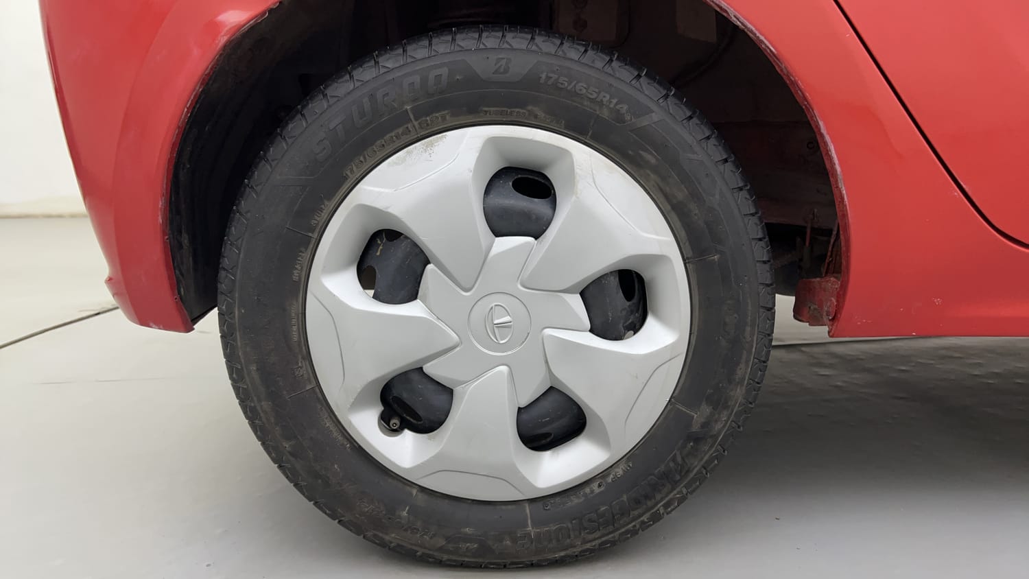 Used 2022 Tata Tiago XT CNG Cng Manual tyres RIGHT REAR TYRE RIM VIEW