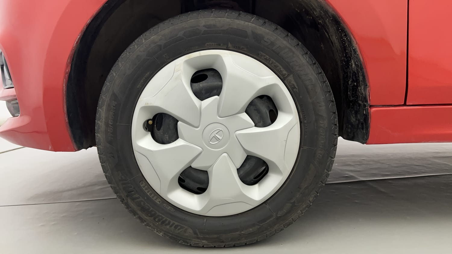 Used 2022 Tata Tiago XT CNG Cng Manual tyres LEFT FRONT TYRE RIM VIEW