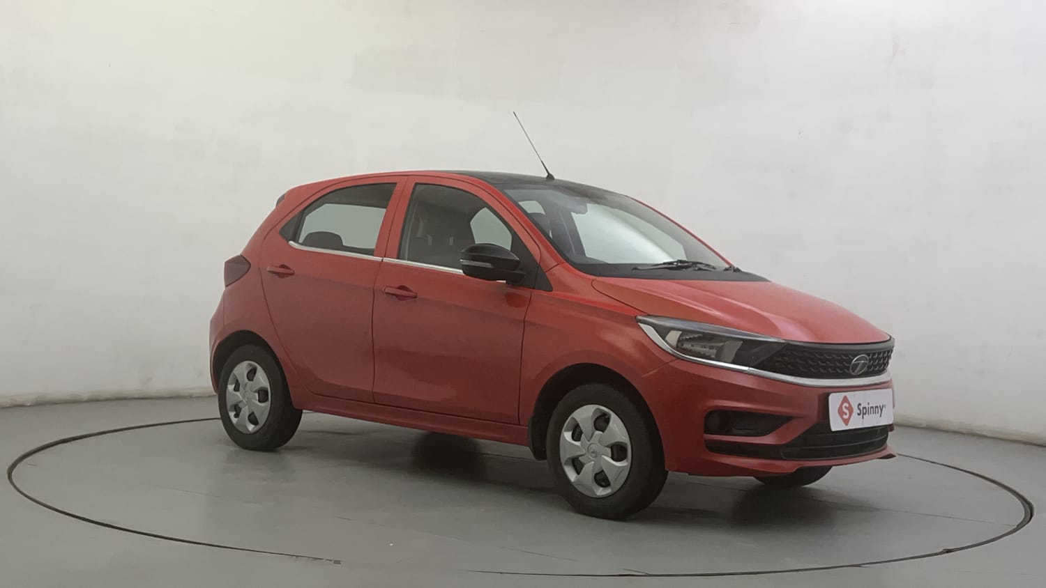 Used 2022 Tata Tiago XT CNG Cng Manual exterior RIGHT FRONT CORNER VIEW