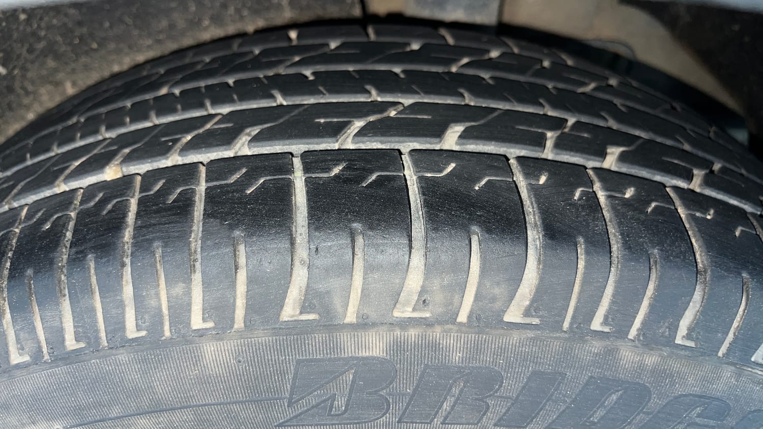 Used 2023 Kia Carens Prestige Plus 1.5 Diesel MT 7 STR Diesel Manual tyres LEFT REAR TYRE TREAD VIEW