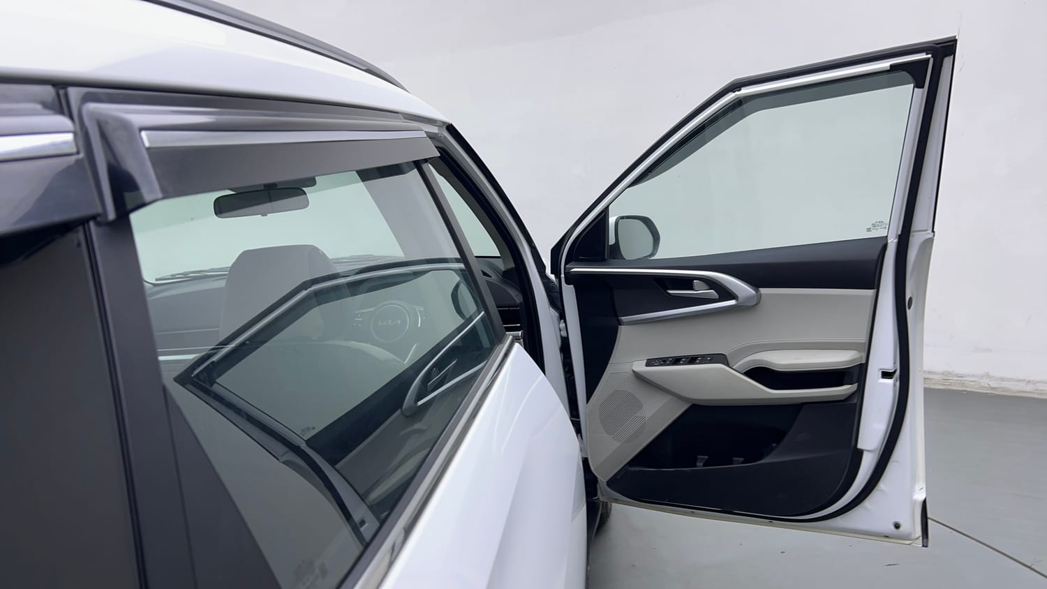 Used 2023 Kia Carens Prestige Plus 1.5 Diesel MT 7 STR Diesel Manual interior RIGHT FRONT DOOR OPEN VIEW