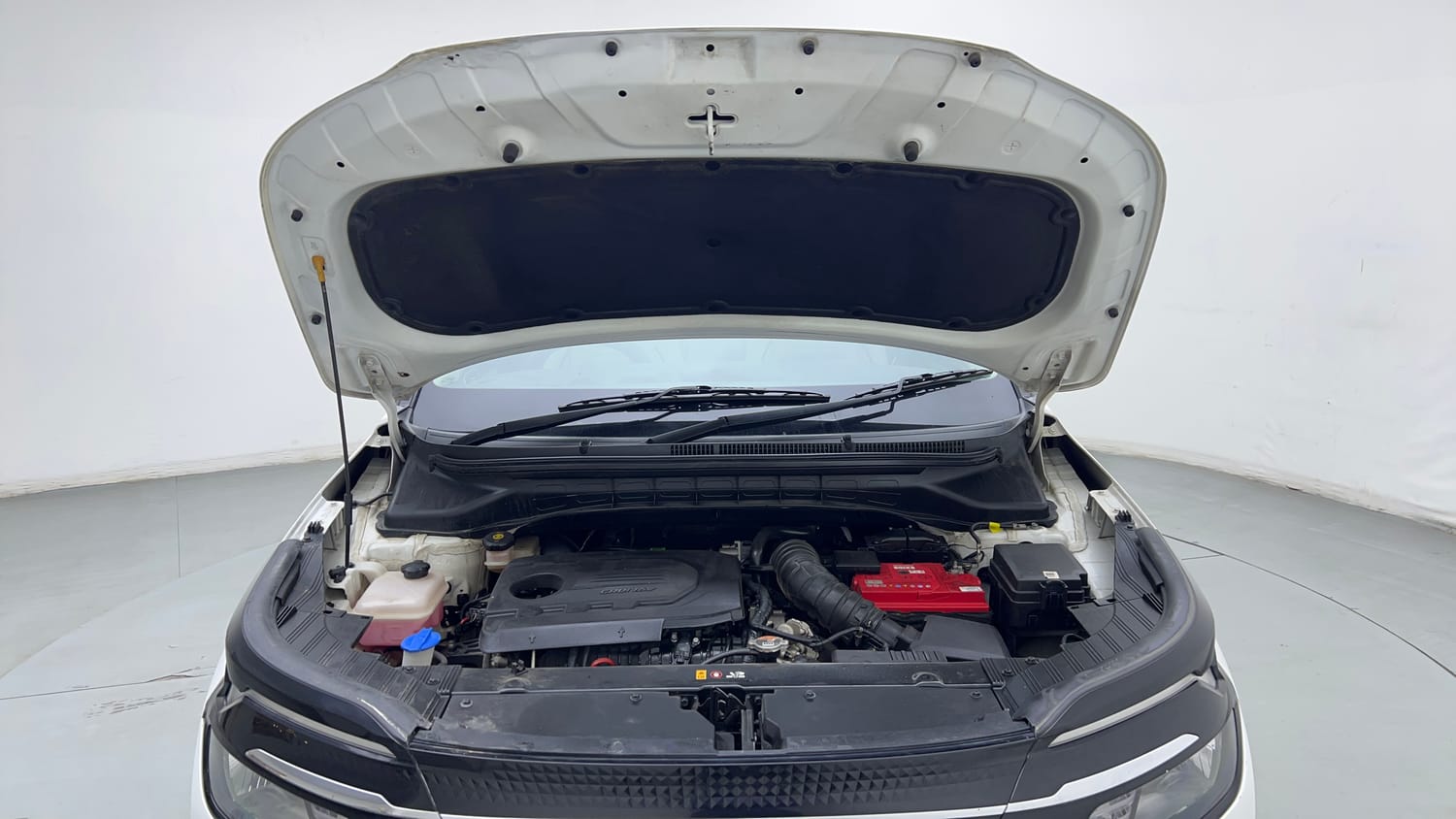 Used 2023 Kia Carens Prestige Plus 1.5 Diesel MT 7 STR Diesel Manual engine ENGINE & BONNET OPEN FRONT VIEW