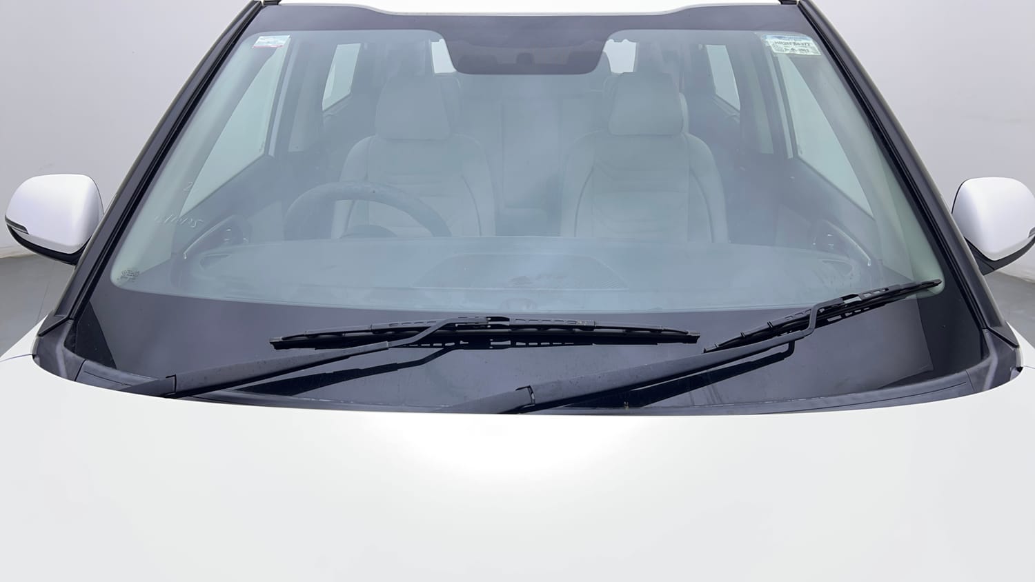 Used 2023 Kia Carens Prestige Plus 1.5 Diesel MT 7 STR Diesel Manual exterior FRONT WINDSHIELD VIEW