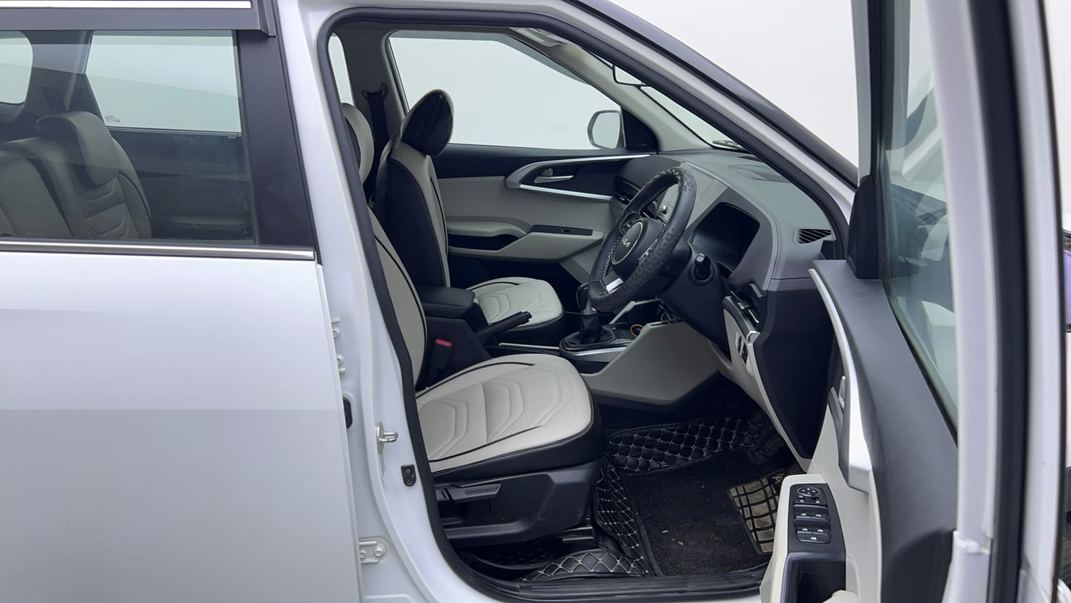 Used 2023 Kia Carens Prestige Plus 1.5 Diesel MT 7 STR Diesel Manual interior RIGHT SIDE FRONT DOOR CABIN VIEW