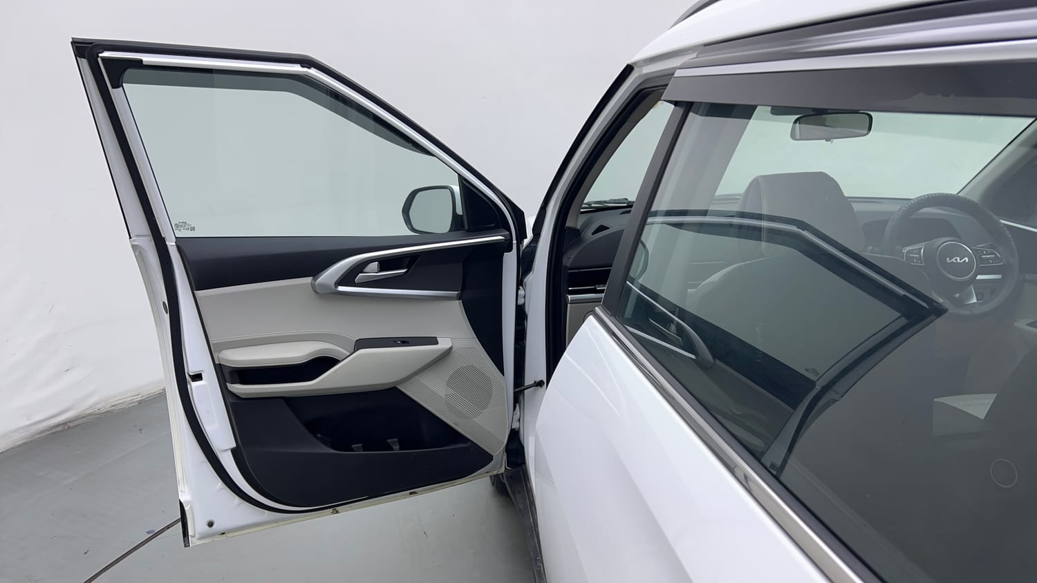 Used 2023 Kia Carens Prestige Plus 1.5 Diesel MT 7 STR Diesel Manual interior LEFT FRONT DOOR OPEN VIEW